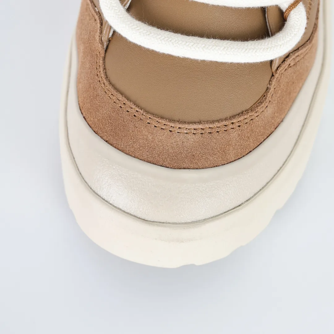 Copy price 💰700 Core recommendation Good price It is a very suitable choice for home furnishings. In recent years, uug has launched a series of styles, which are partial to the preferences of young consumers and have also moved to the forefront of fashion trends. Shoe body material: water-repellent coated suede upper, 17mm UGGPURE™ implantable wool insole, lightweight non-slip and comfortable rubber outsole, with brand LOGO and trademark, with full packaging. Size: 35 36 37 38 39 40 41 42 43 44 45